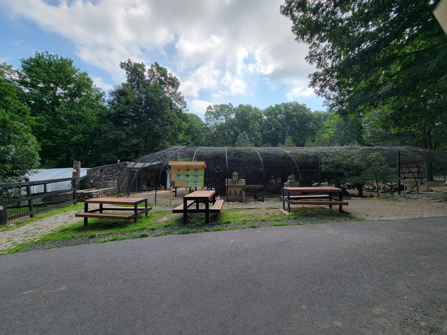 Lupa Zoo - Pheasant aviary that's mostly chickens