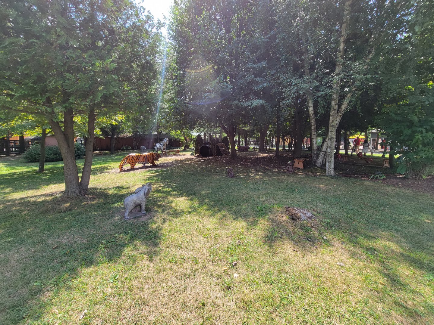 Lupa Zoo - So many statues