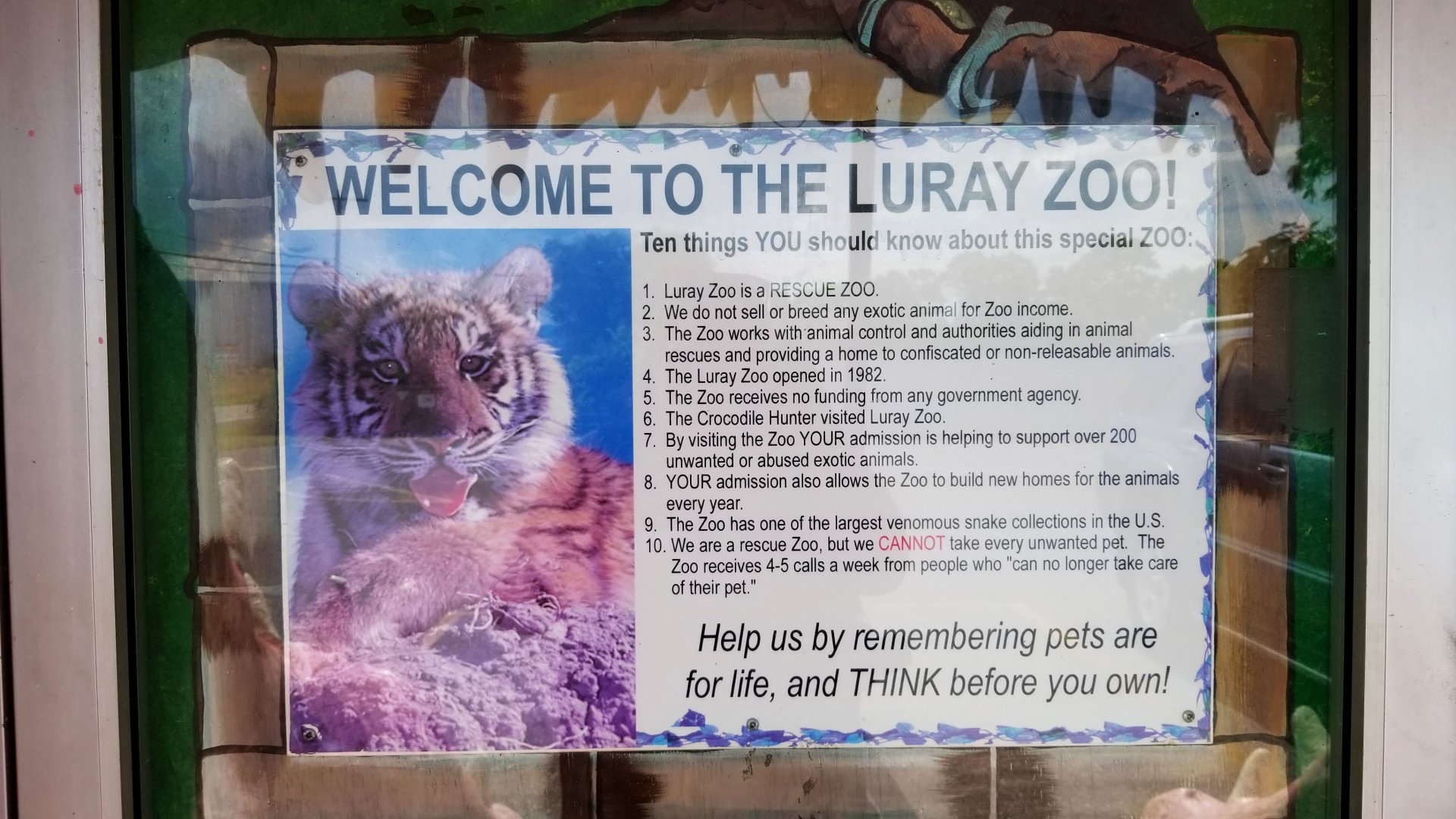 Luray Zoo - Entrance sign in door
