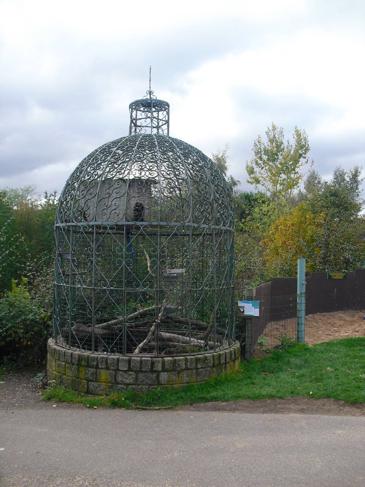Macaw Aviary - 16/10/2011