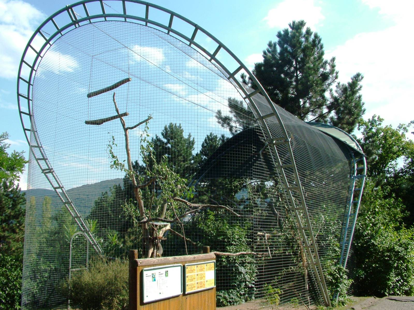 Macaw Aviary at Usti, 29/08/12
