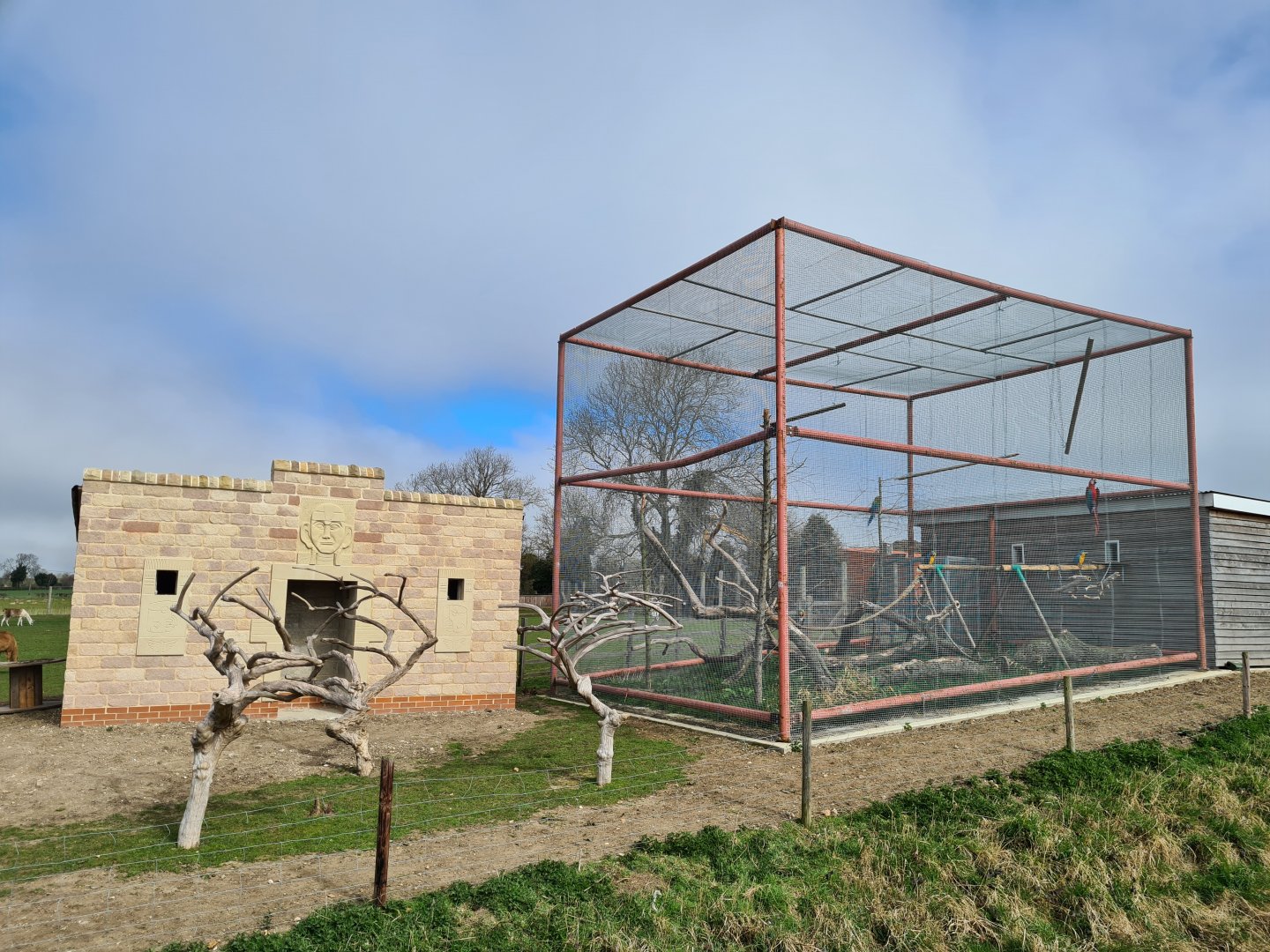 Macaw exhibit, Wolds Wildlife Park