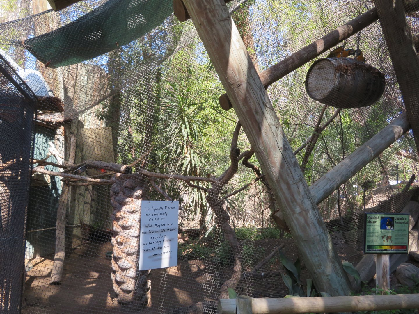 Macaw Side Enclosure