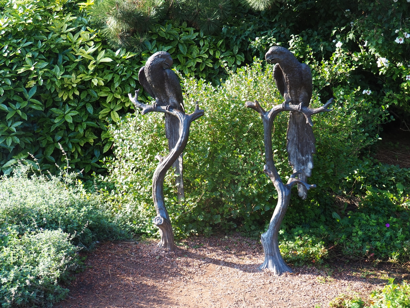 Macaw statues (Sep 2nd, 2018)