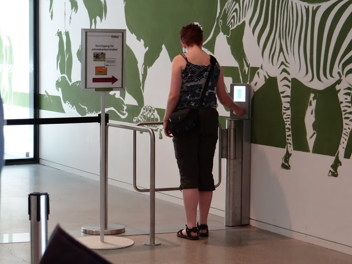 Machine for holders of annual cards