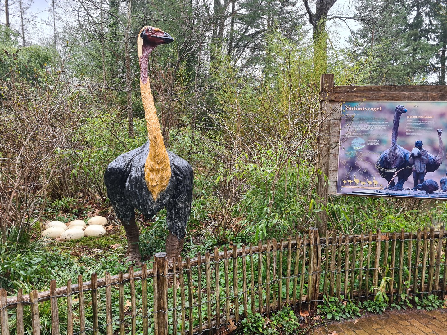 Madagascar area - Elephant bird statue