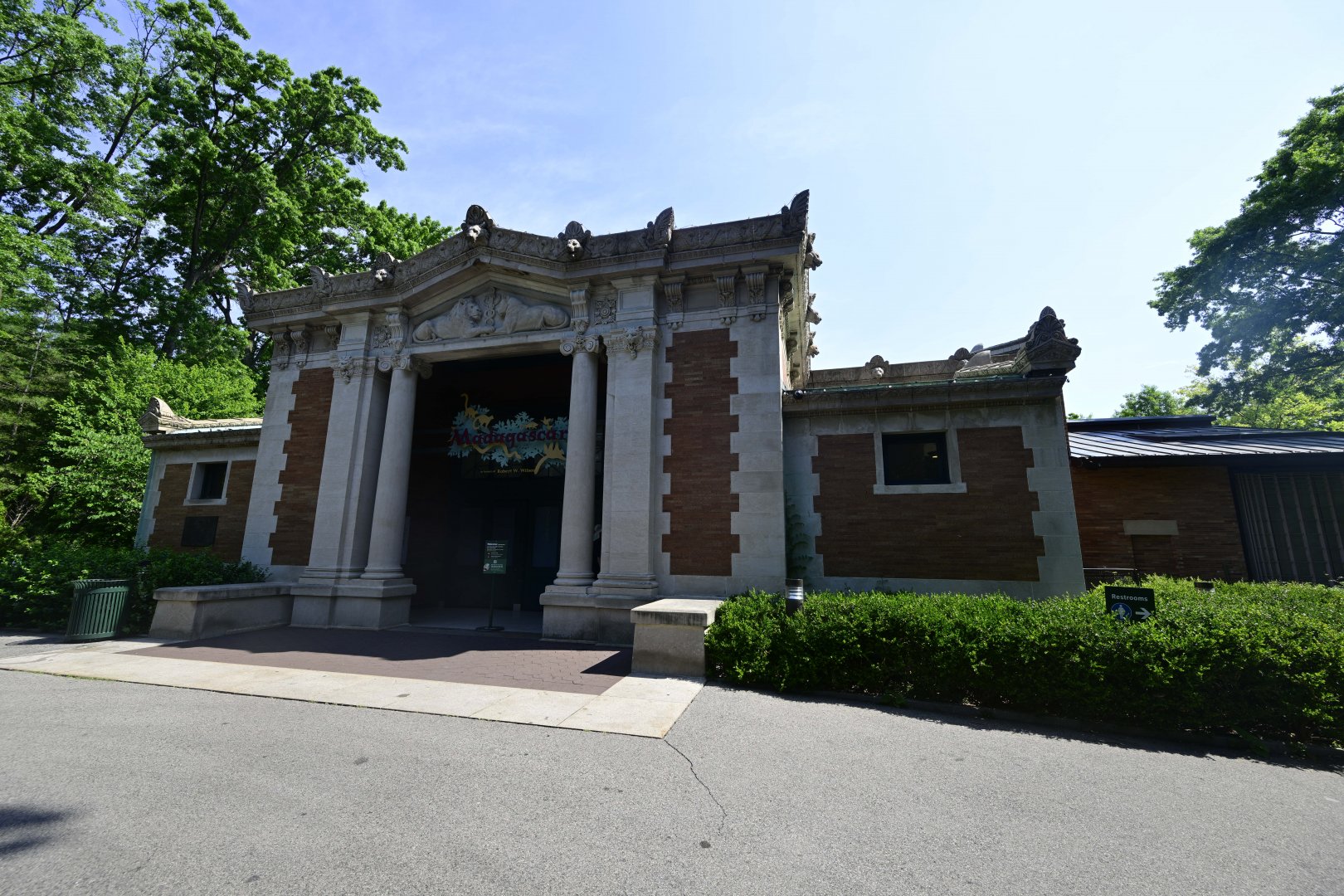 Madagascar! - Exterior