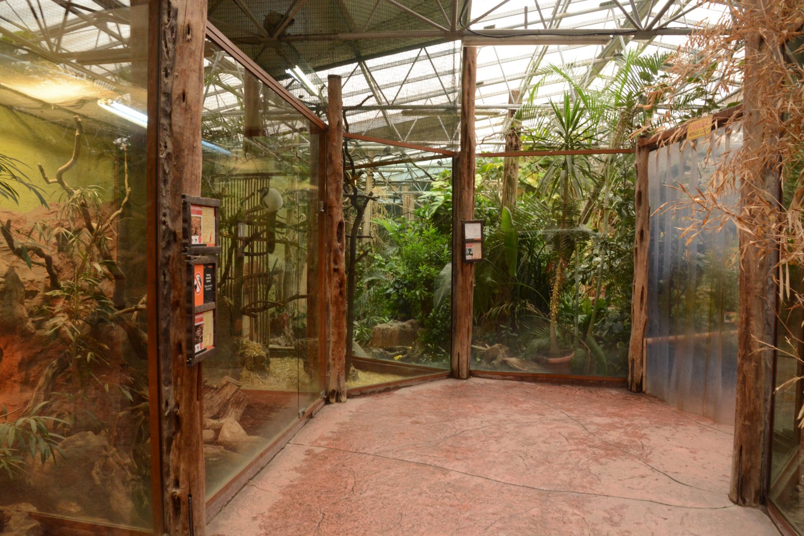 Madagascar house - entrance hall