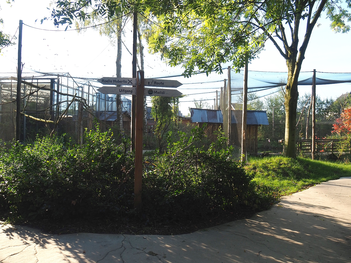 Madidi - Monkey and sloth walk-through exhibit and South American aviary, 2022-10-09