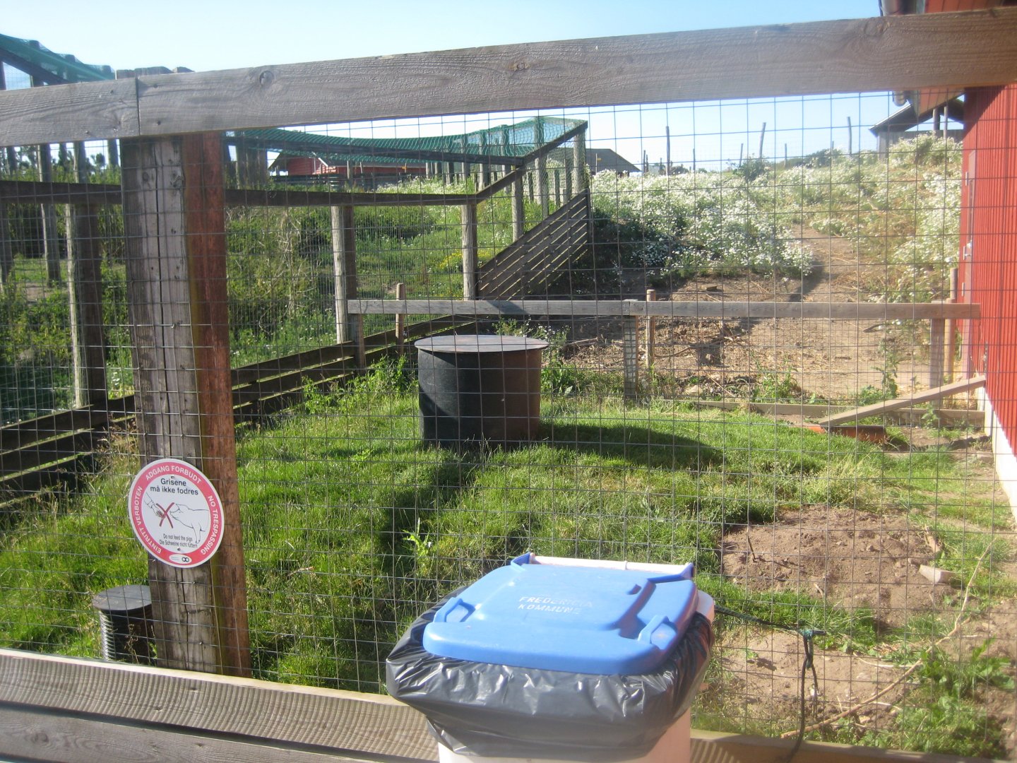 Madsbyparken - Rabbit exhibit