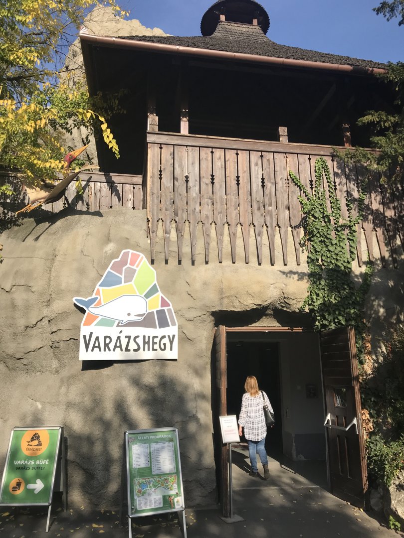Magic Mountain entrance 171018