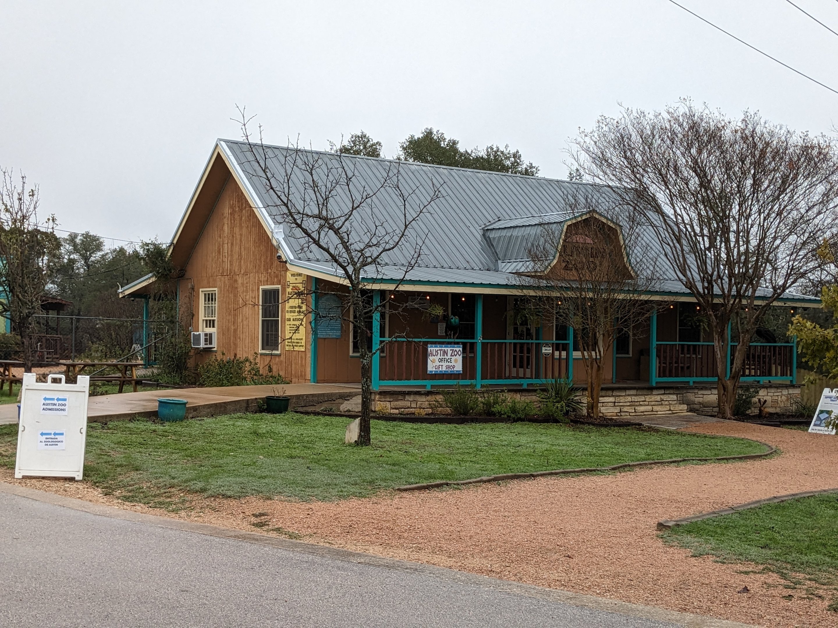 Main building/Gift Shop/Exit from parking lot