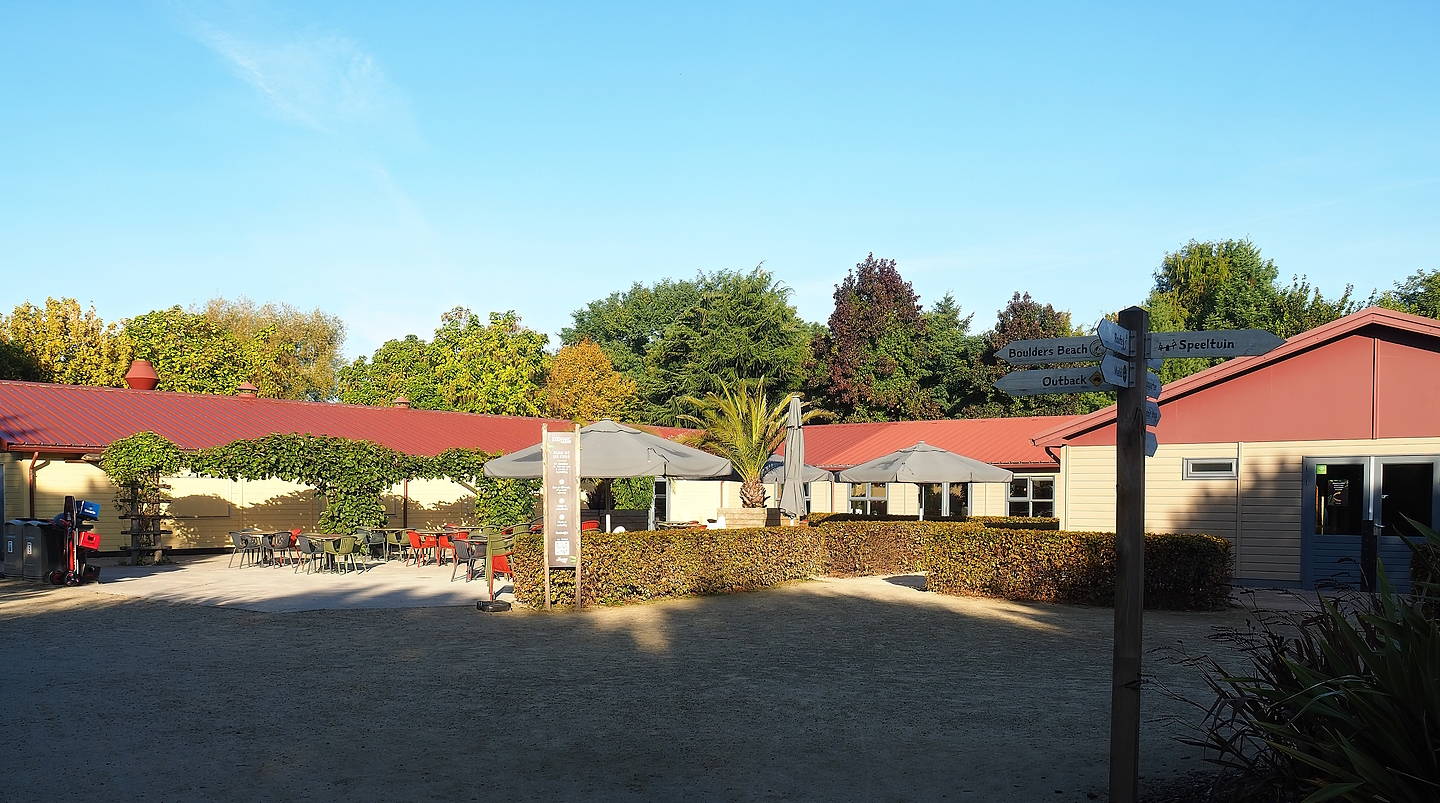 Main building with restaurant and gift shop, and terrace area, 2022-10-09