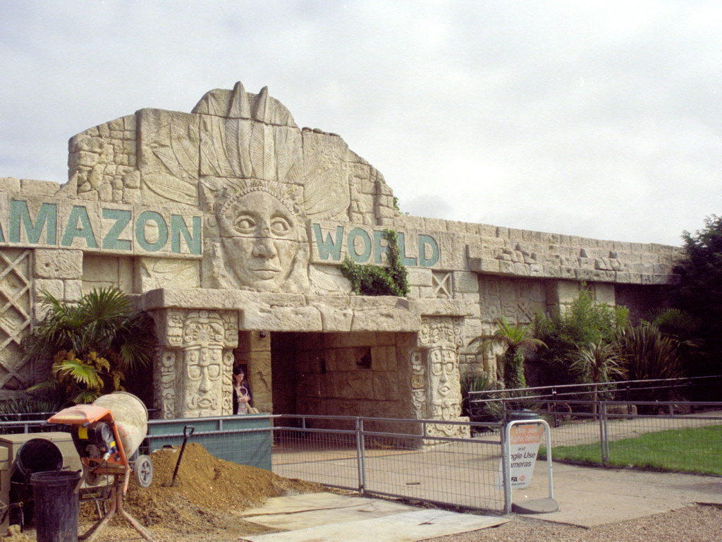 Main entrance at Amazon World 28/05/2005