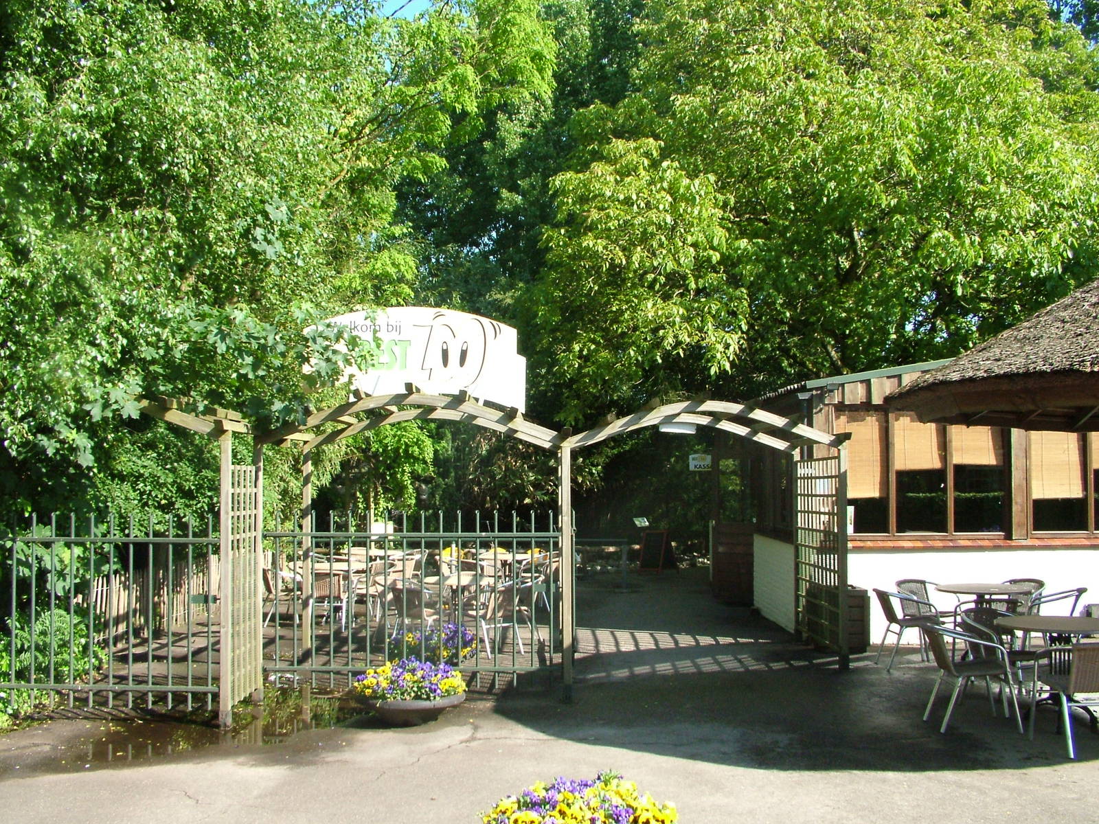 Main entrance at BestZoo 16/05/09