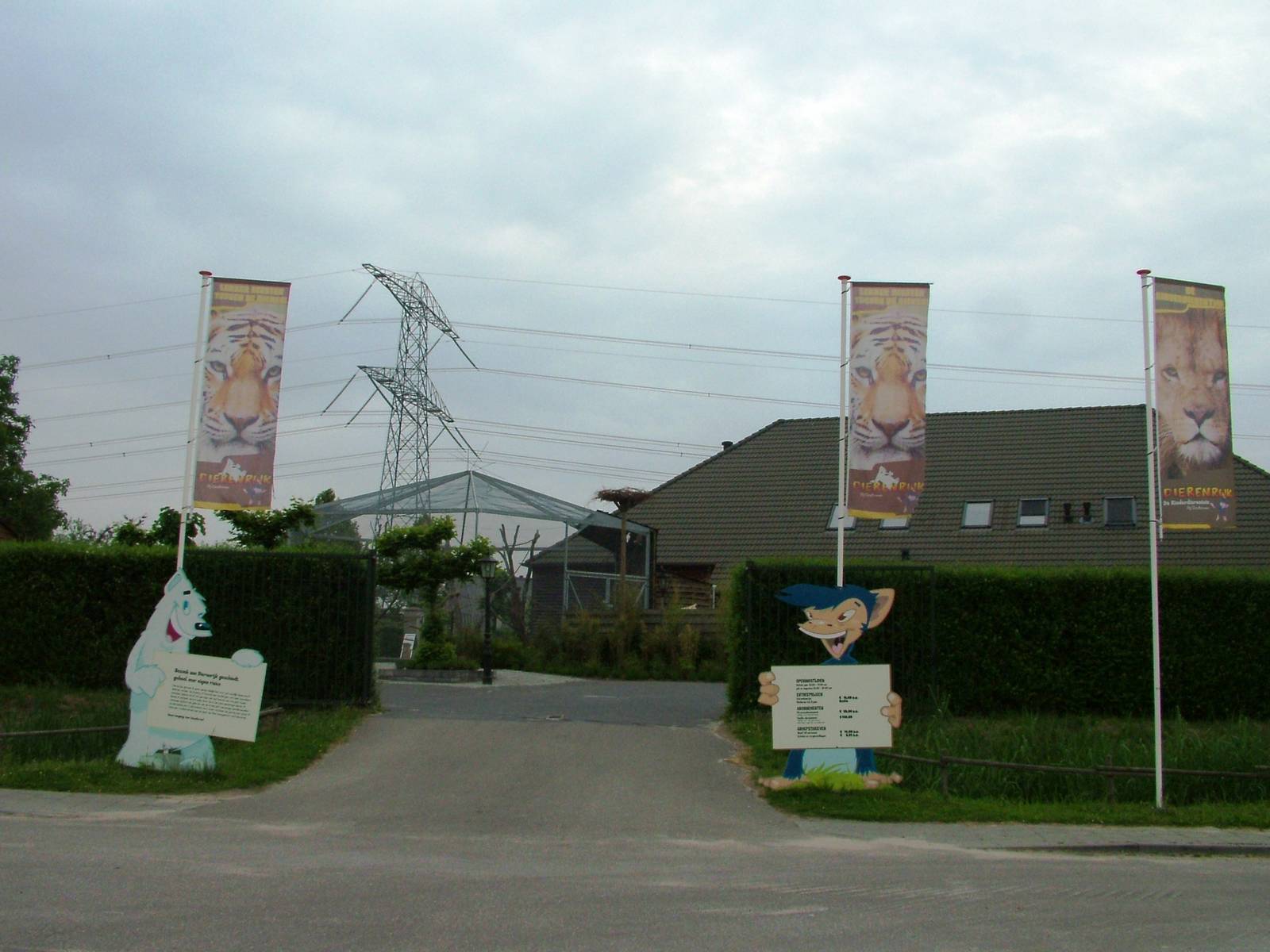 Main Entrance at Dierenrijk, 31/05/12