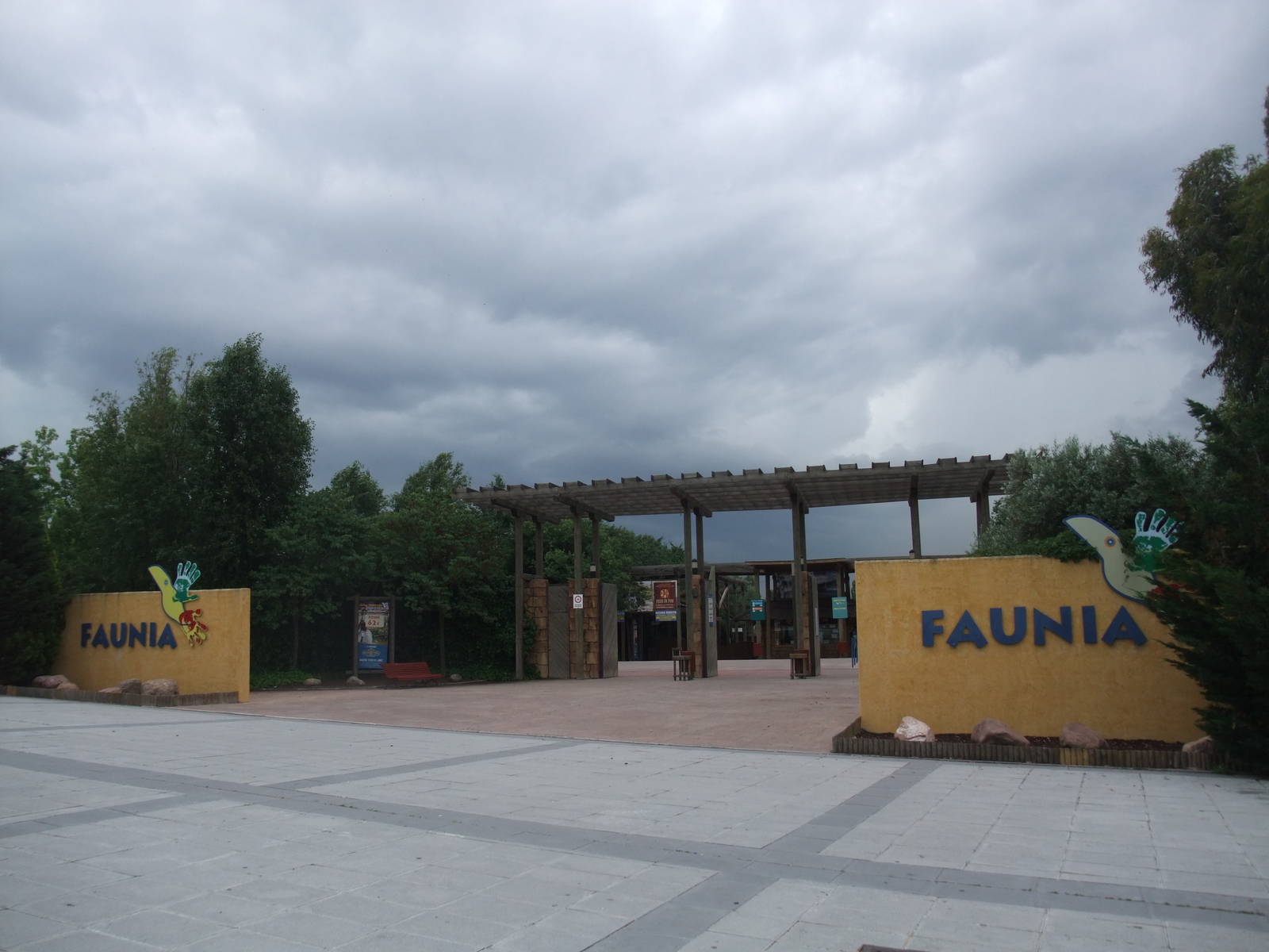 Main Entrance at Faunia, 27/05/11