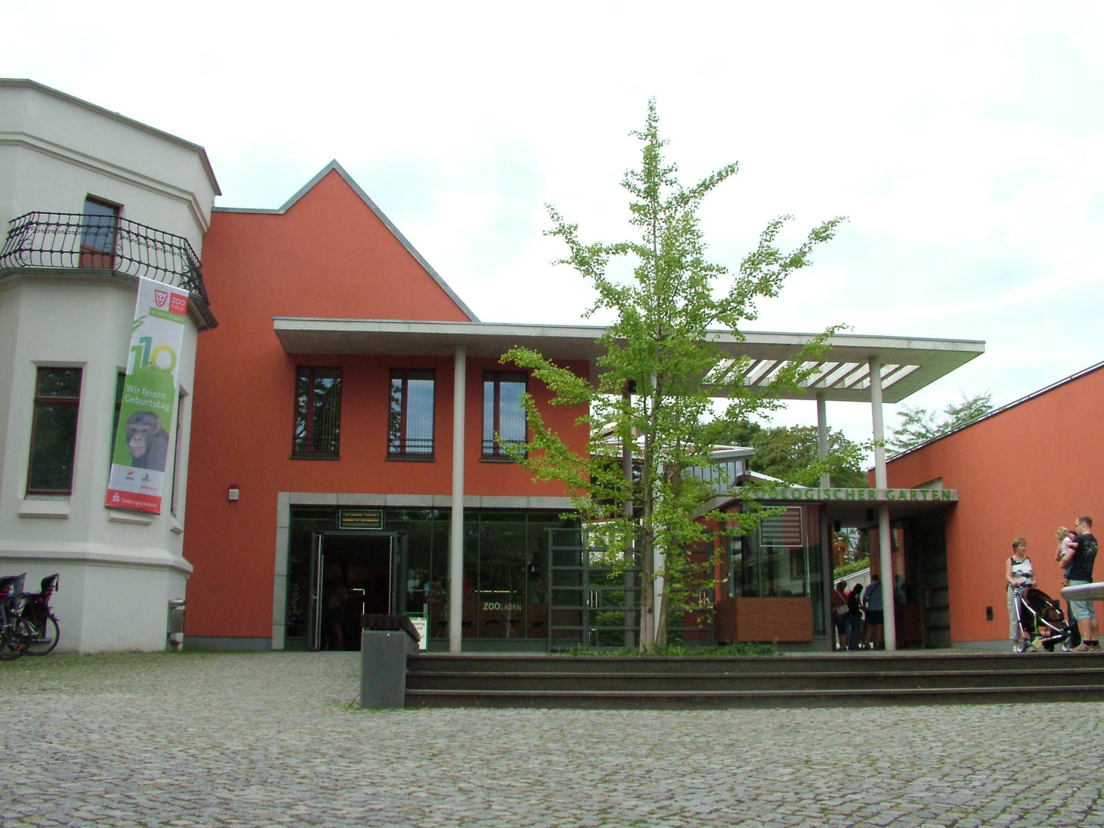 Main Entrance at Halle, 04/09/11