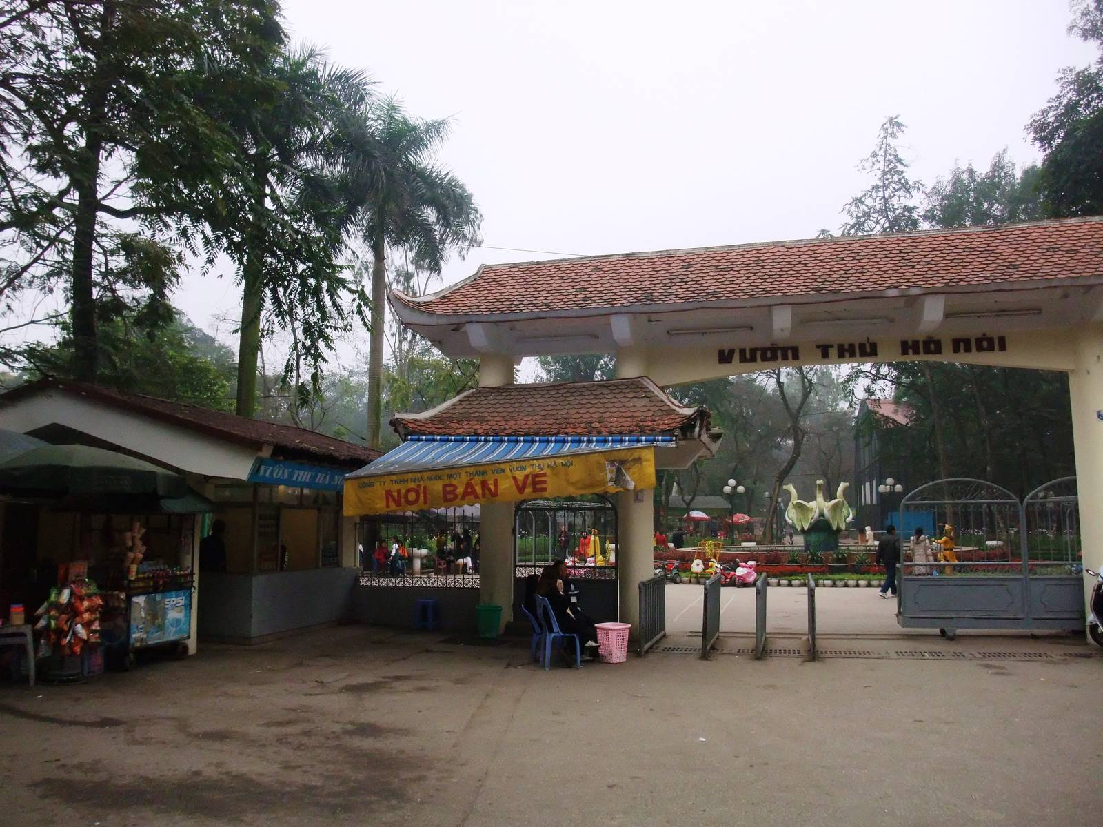 Main Entrance at Hanoi Zoo, 15/03/12