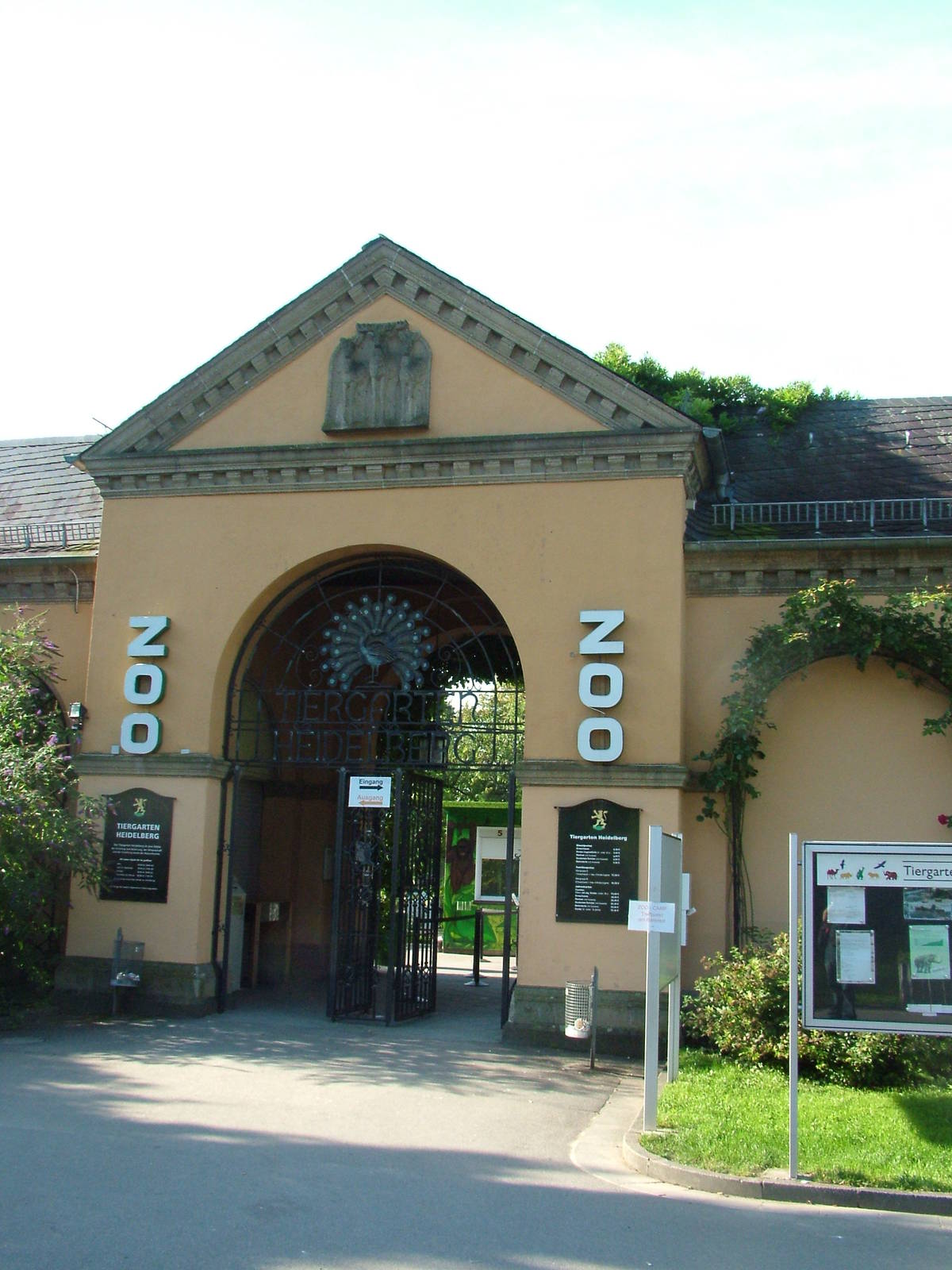 Main Entrance at Heidelberg, 05/09/10