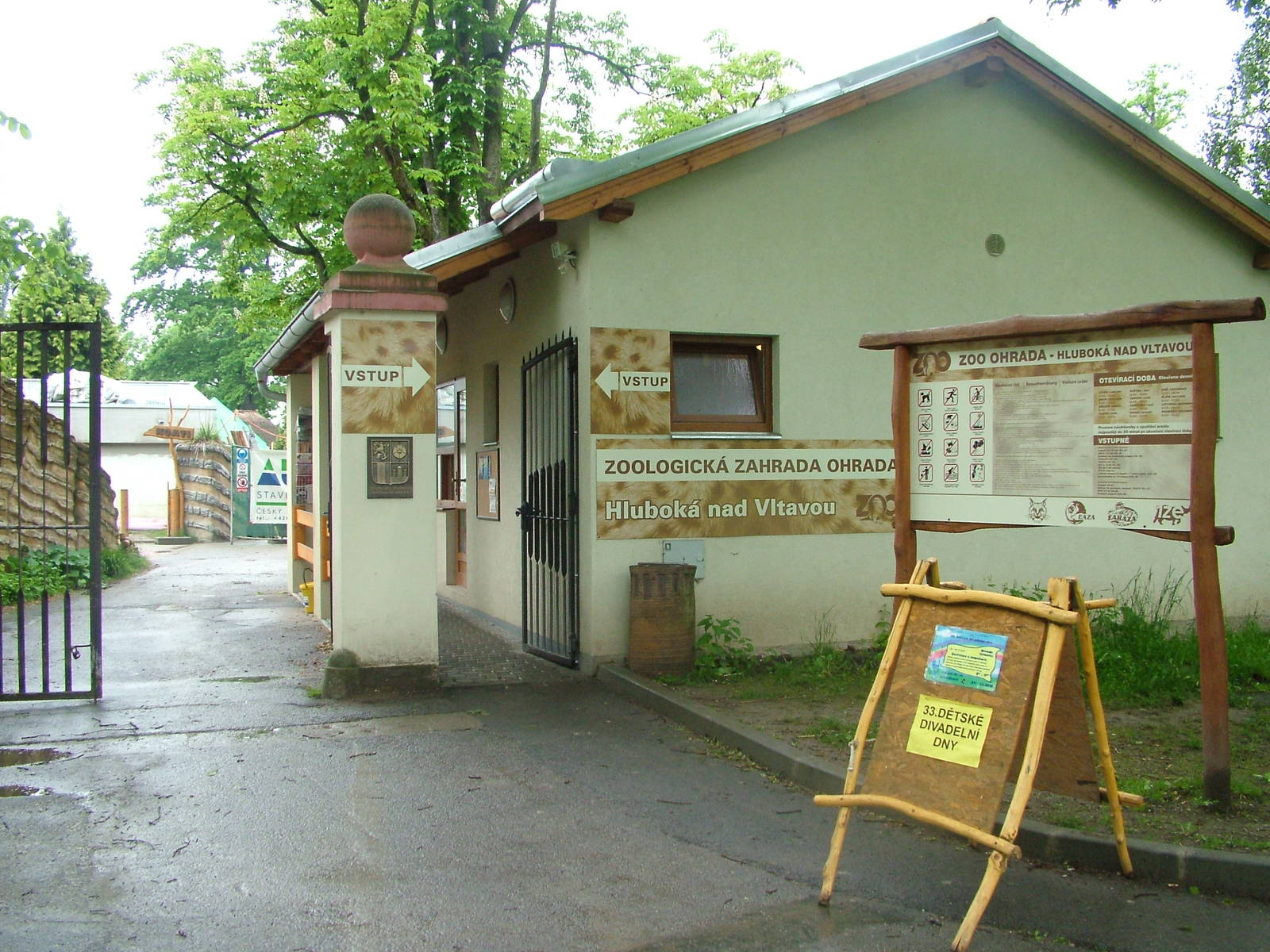 Main Entrance at Ohrada, 26/05/10