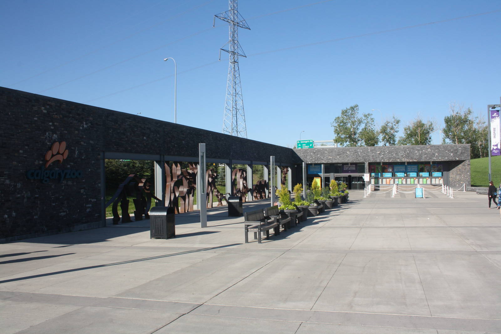 Main Entrance (with 1,800 parking spots)