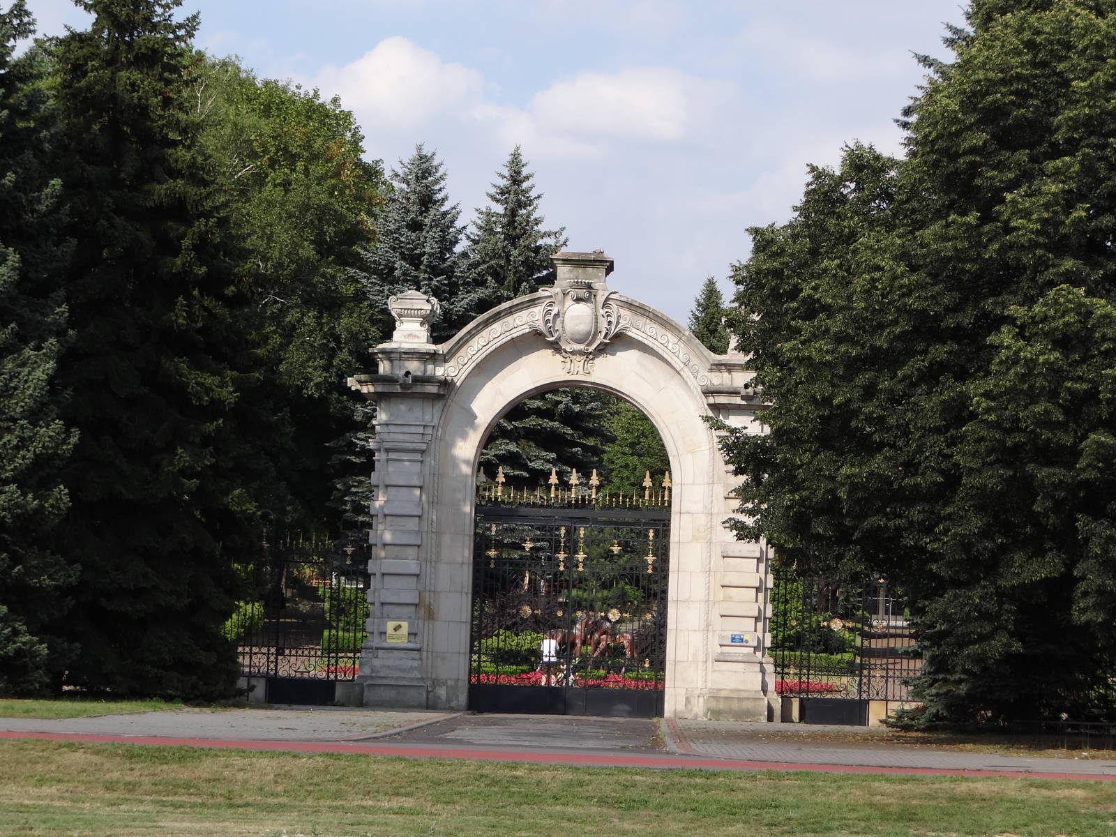 Main gate to Zoological Garden