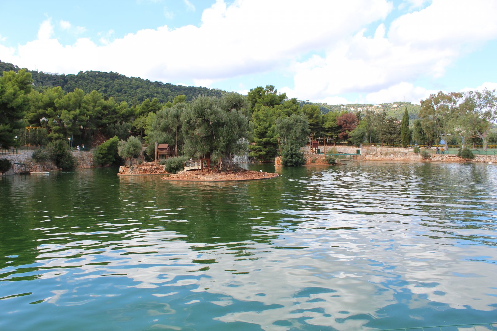 Main Lake with Lar Gibbon Islands - Oct 2019