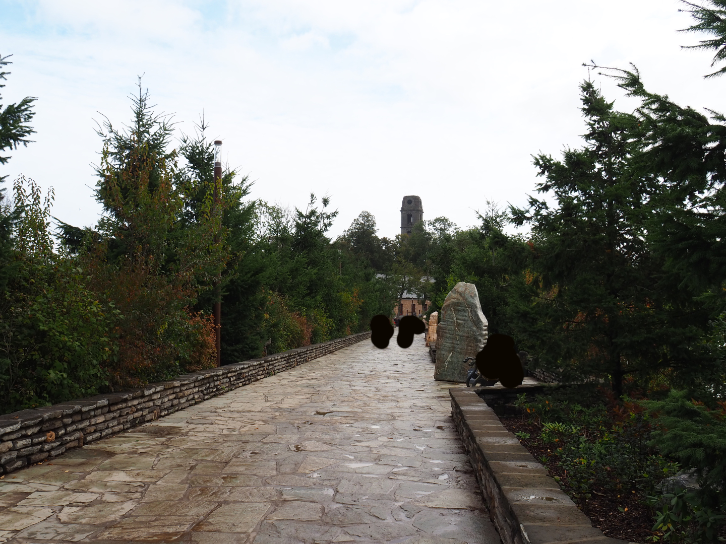 Main pathway next to one of the lakes, 2019-10-04