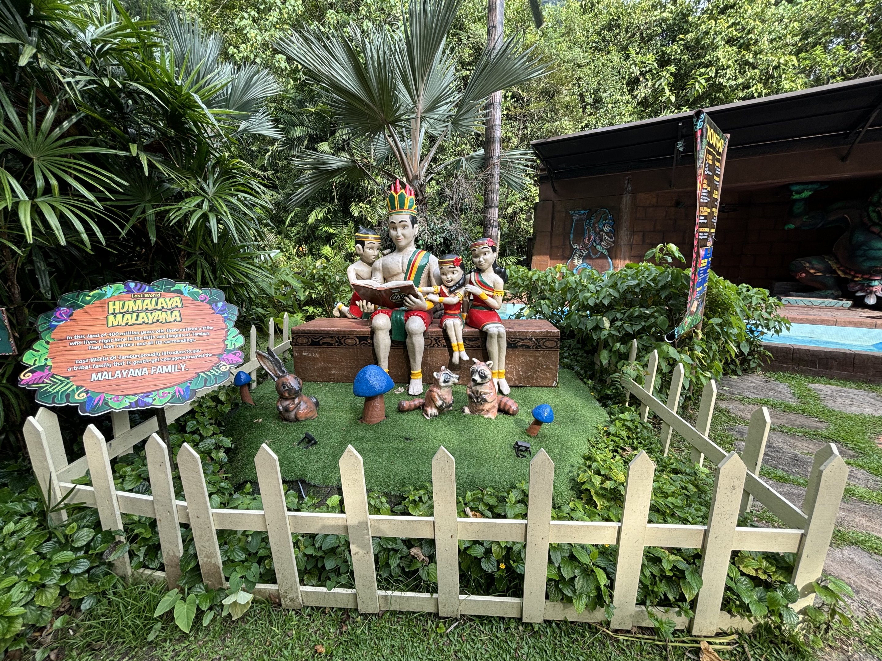 Malayana Family - Lost World of Tambun