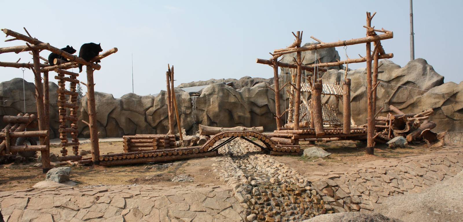 Manchurian black bear/Brown bear exhibit