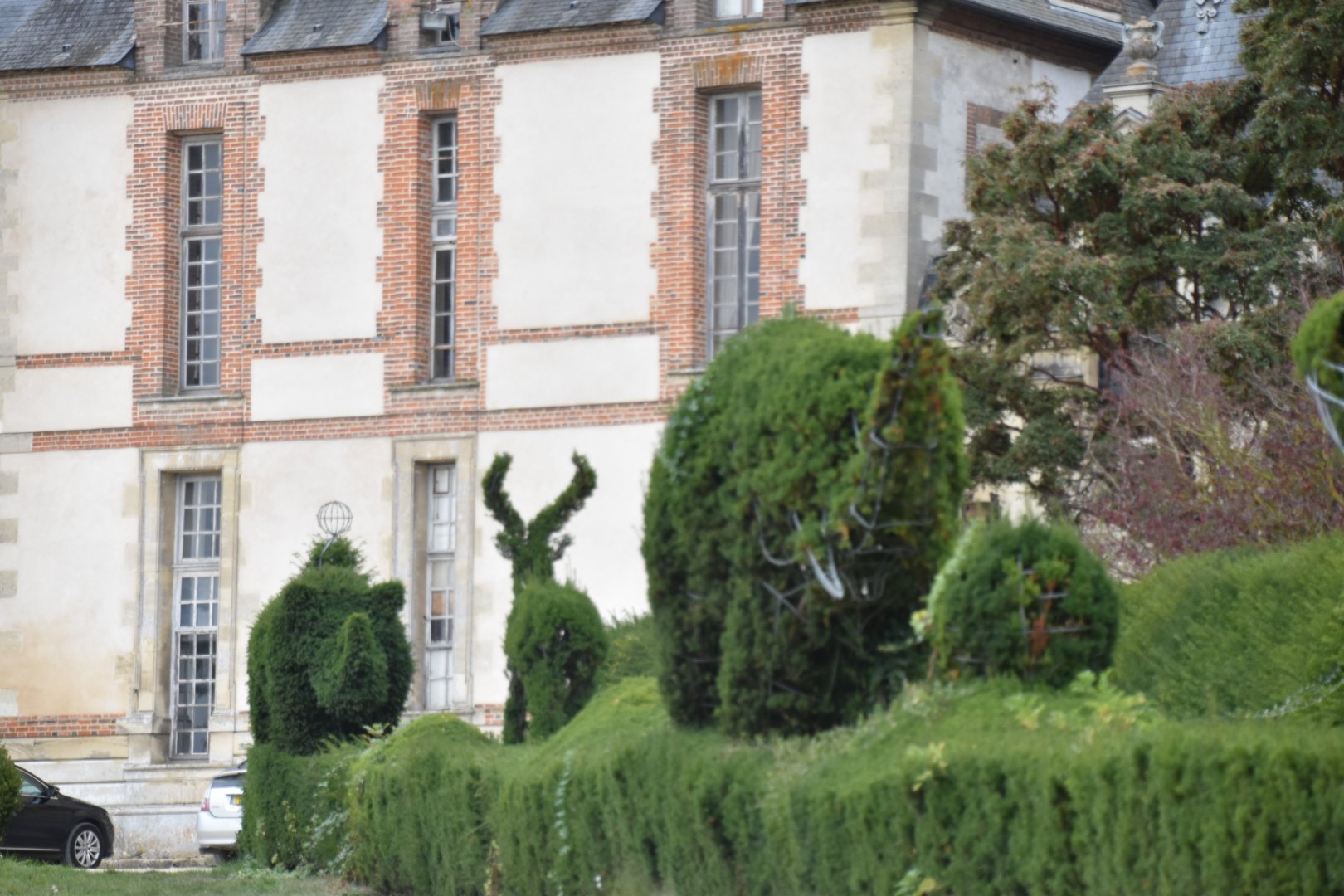 Manicured hedges near the entrance - castle in the background