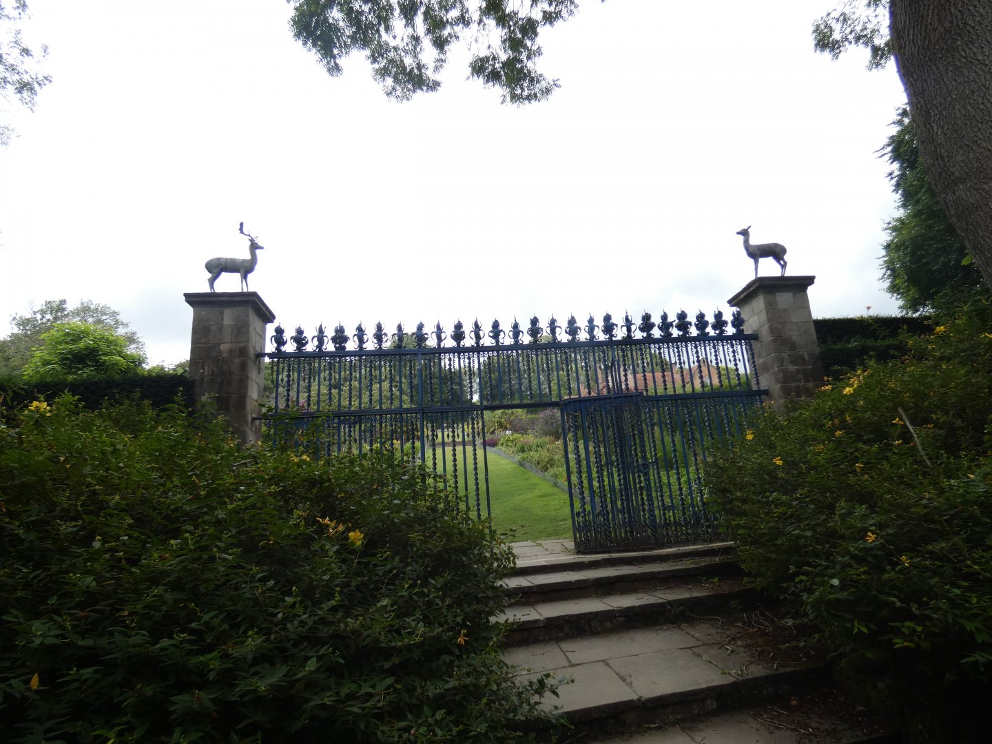 Mansion gates
