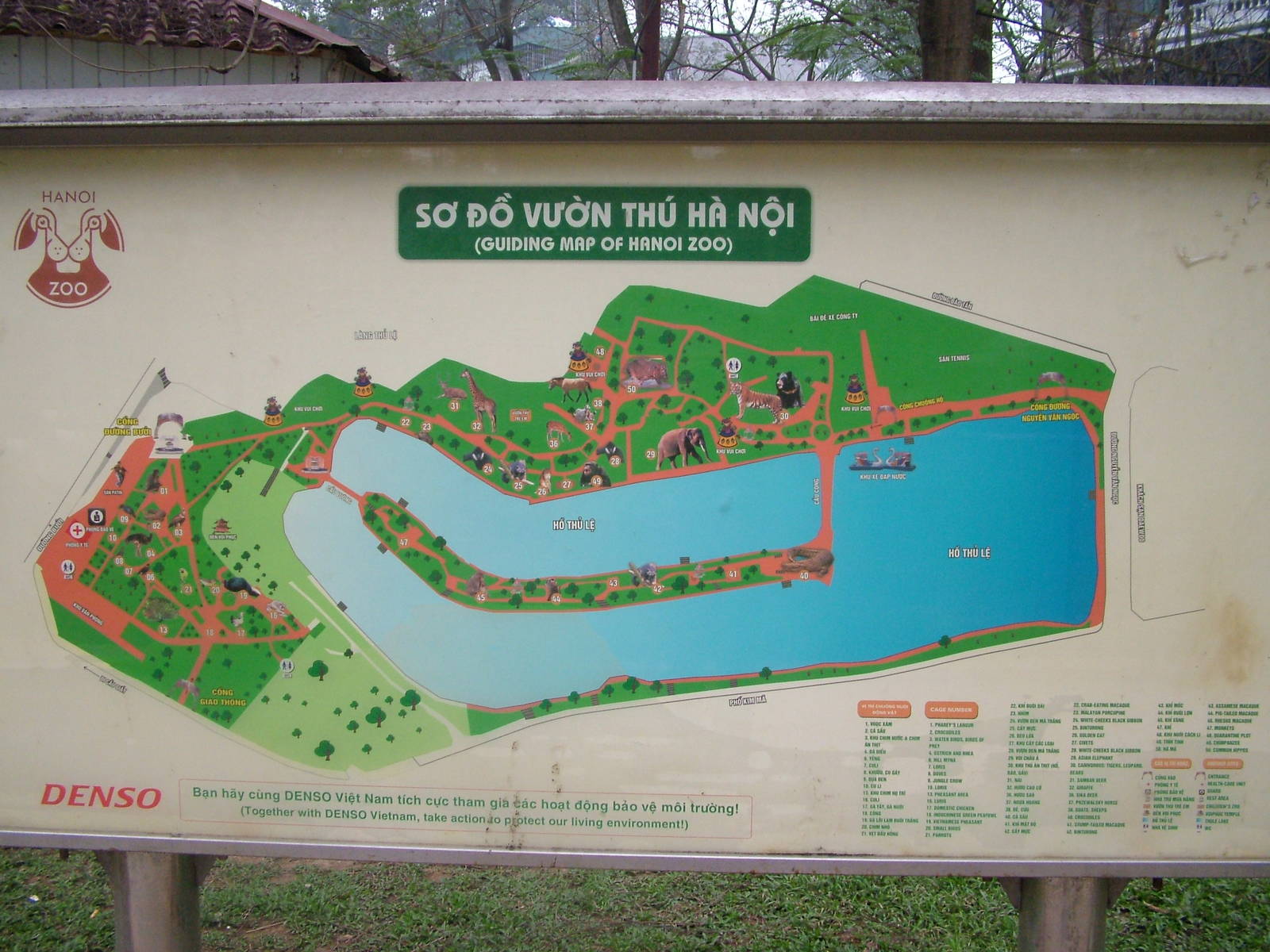 Map at Hanoi Zoo, 15/03/12