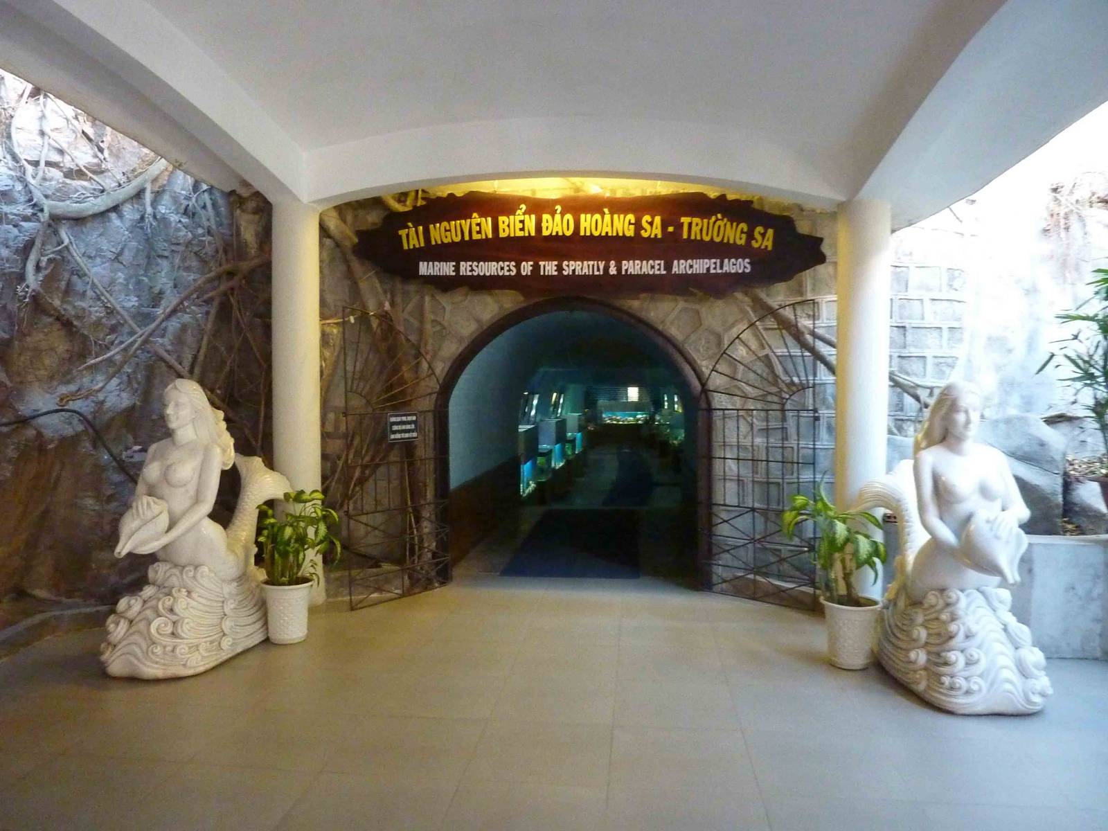 Marine resources of the Spratly and Paracel archipelagos, May 2013.