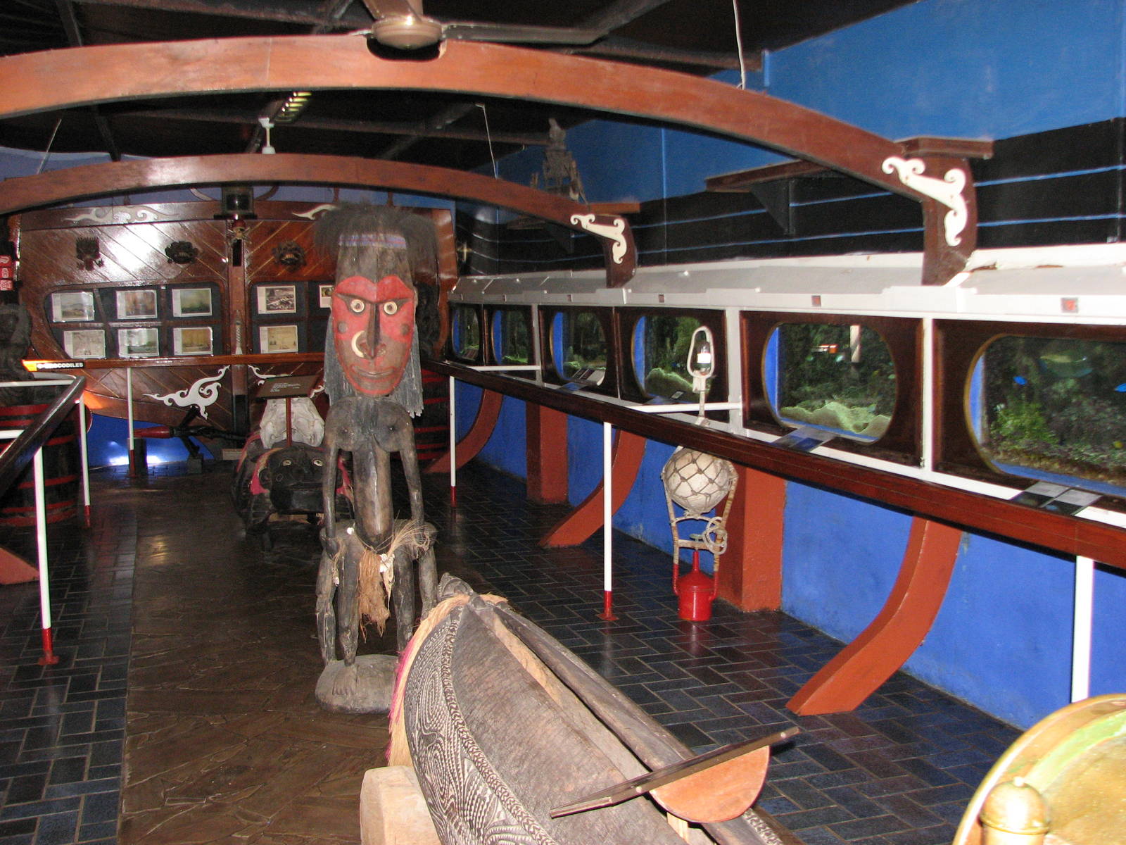 Marineland Melanesia 2007 - Small aquarium in the entrance foyer