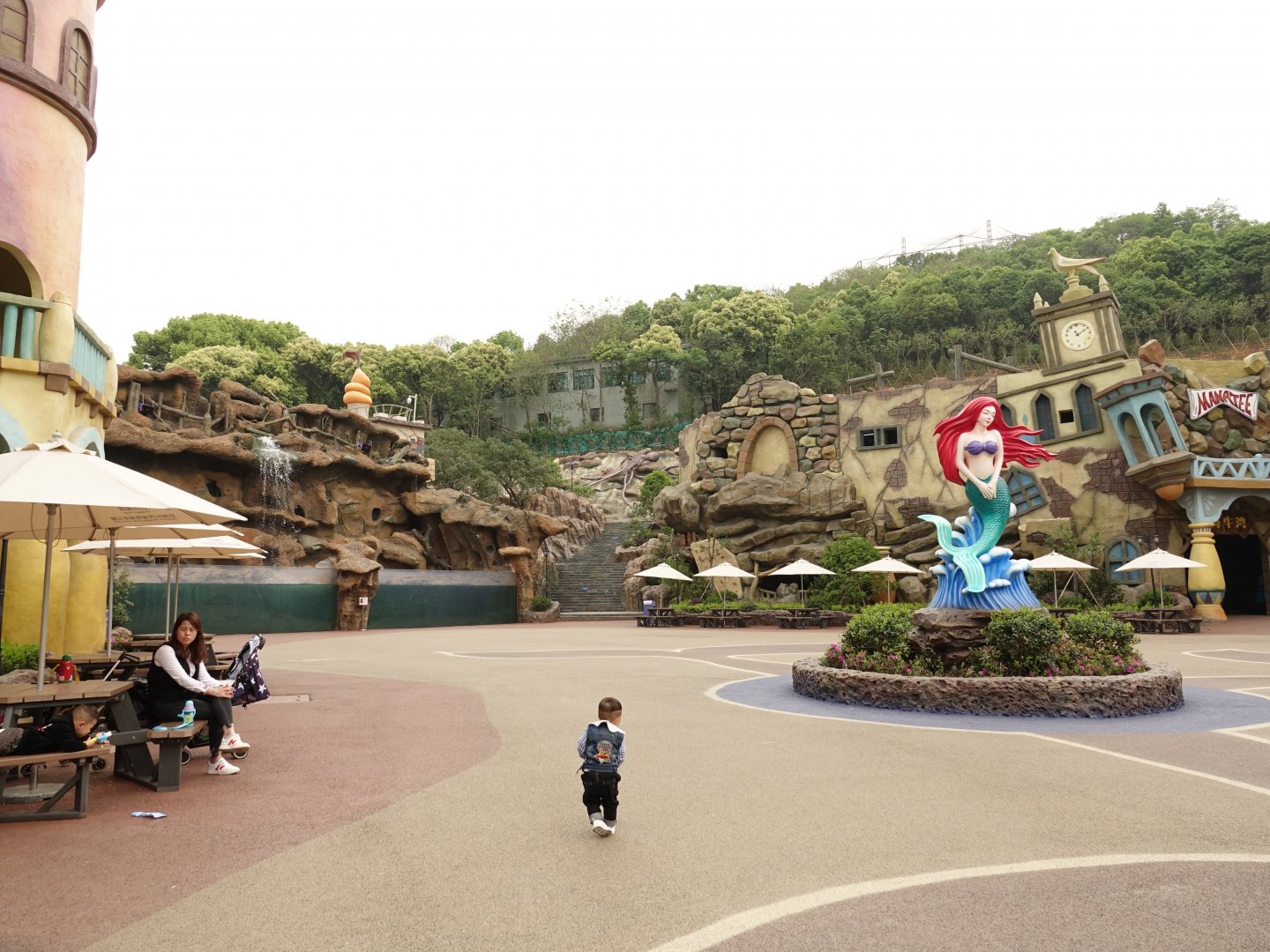 Marketplace - shops and restaurants- 16.04.2018