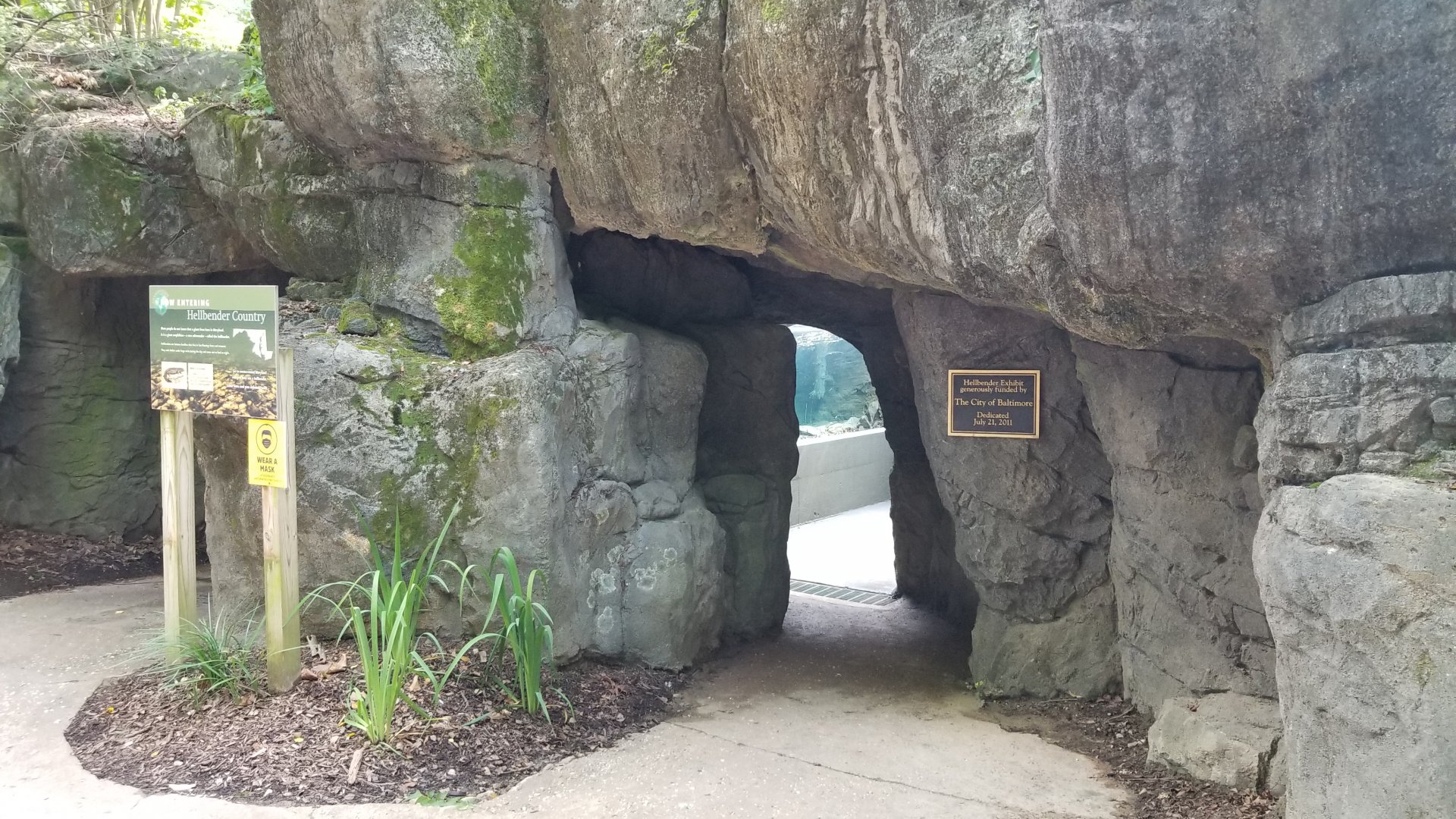 Maryland Zoo - NA River Otter tunnel entrance