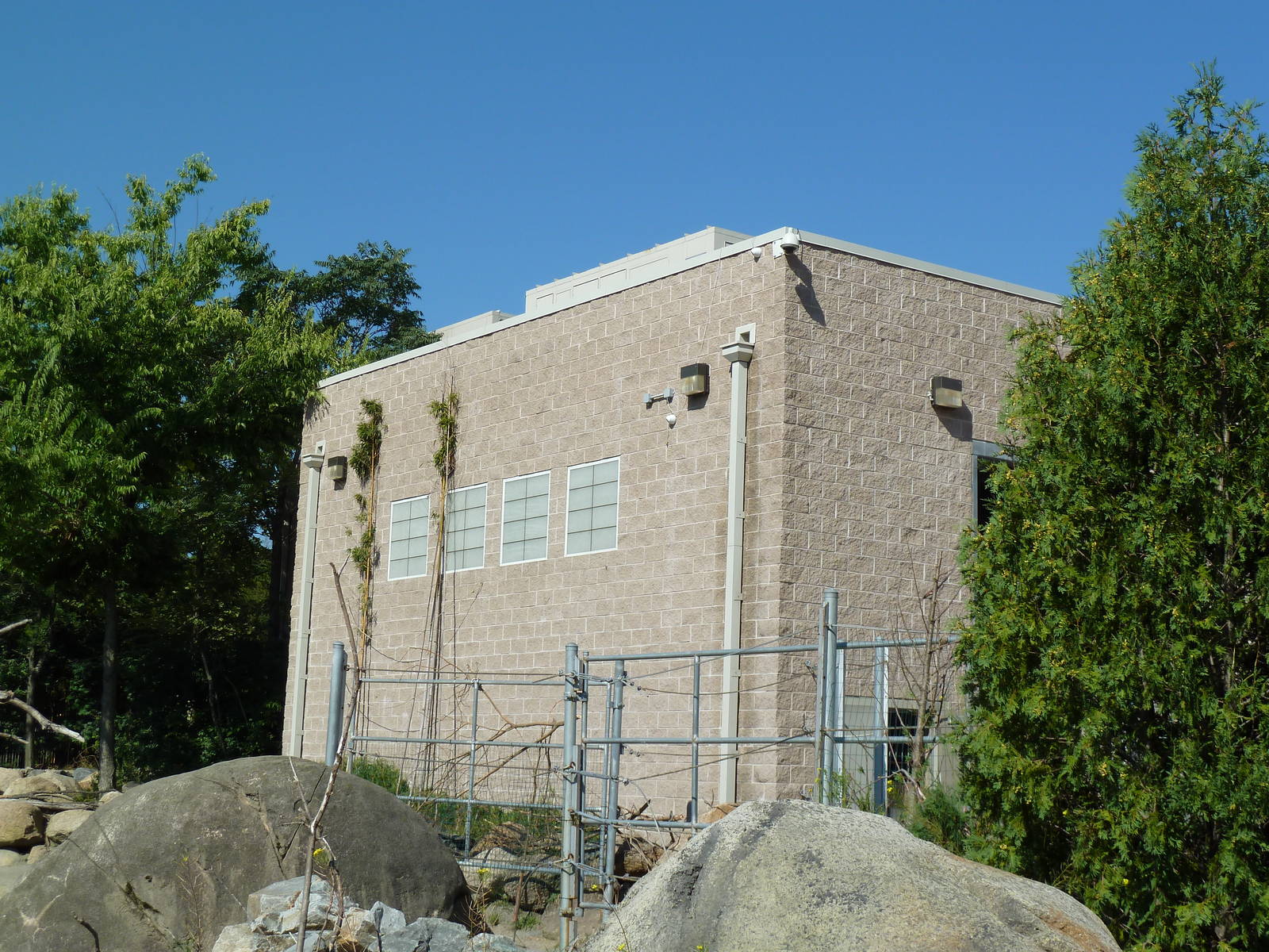 Masai Giraffe/African Elephant Barn