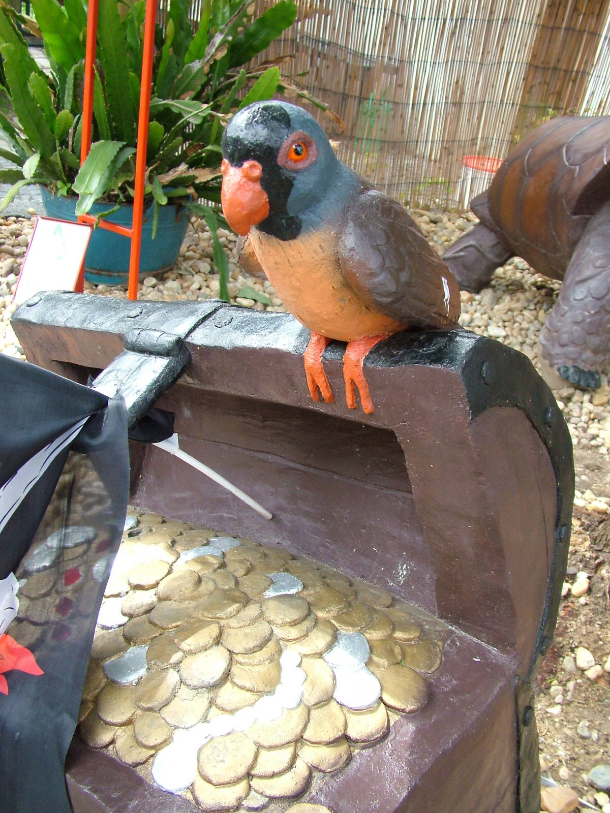 Mascarene Parrot Sculpture at Chleby, 26/08/12