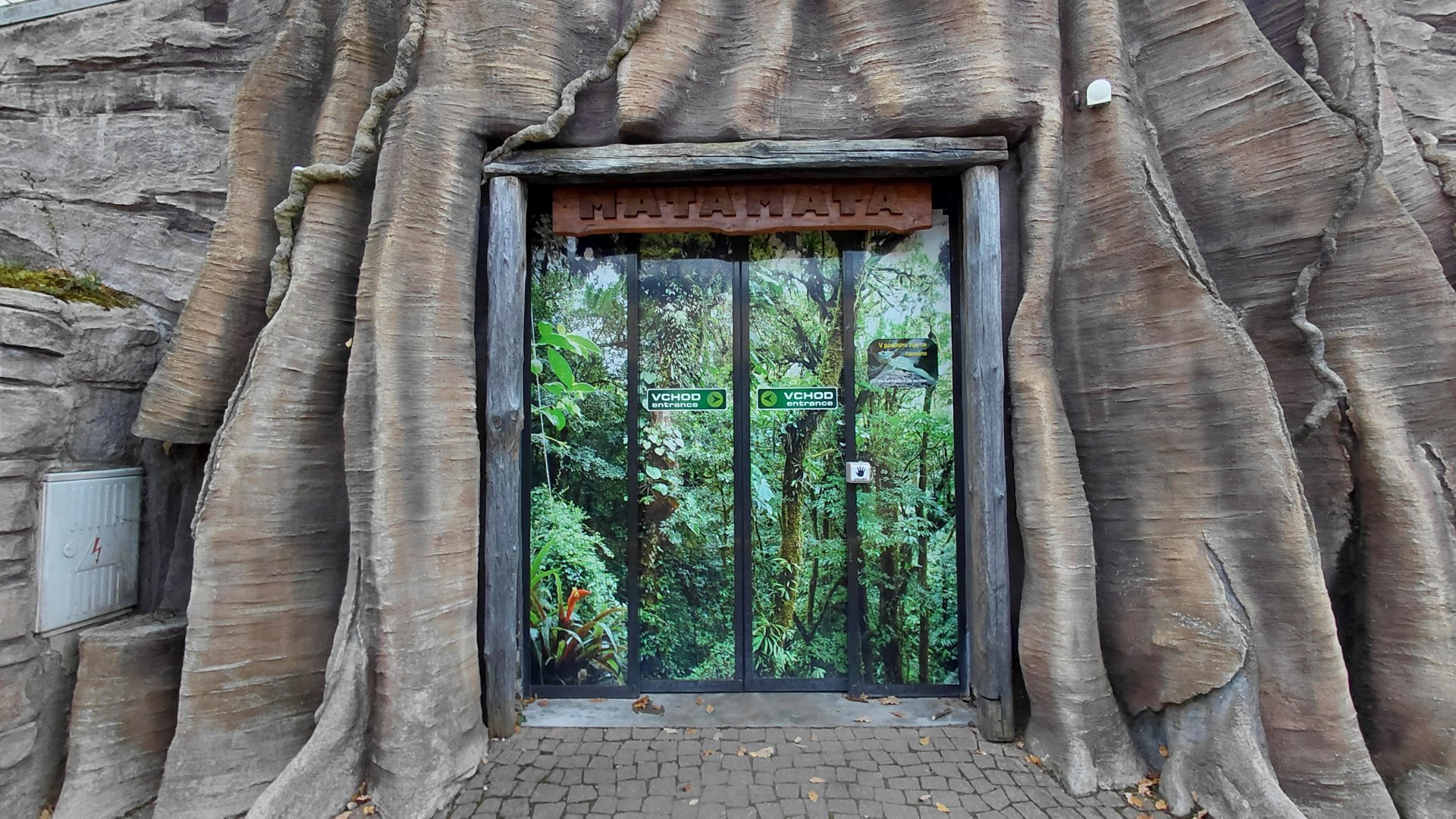 Matamata house - entrance