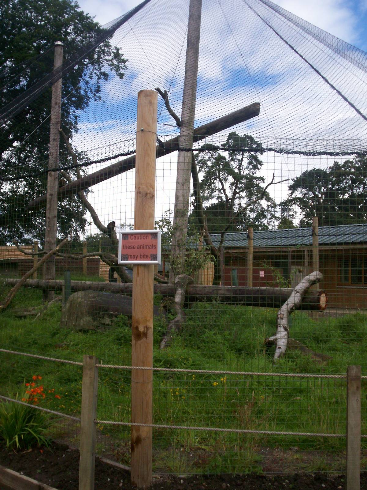 Mayotte lemur enclosure