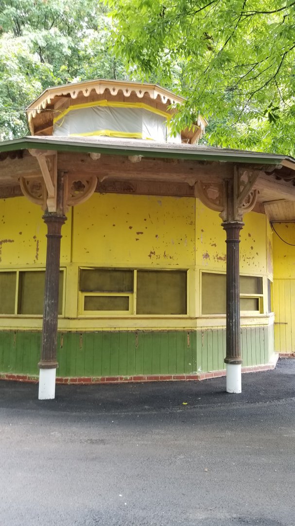 MD Zoo, Main Valley - former monkey exhibit, snack stand