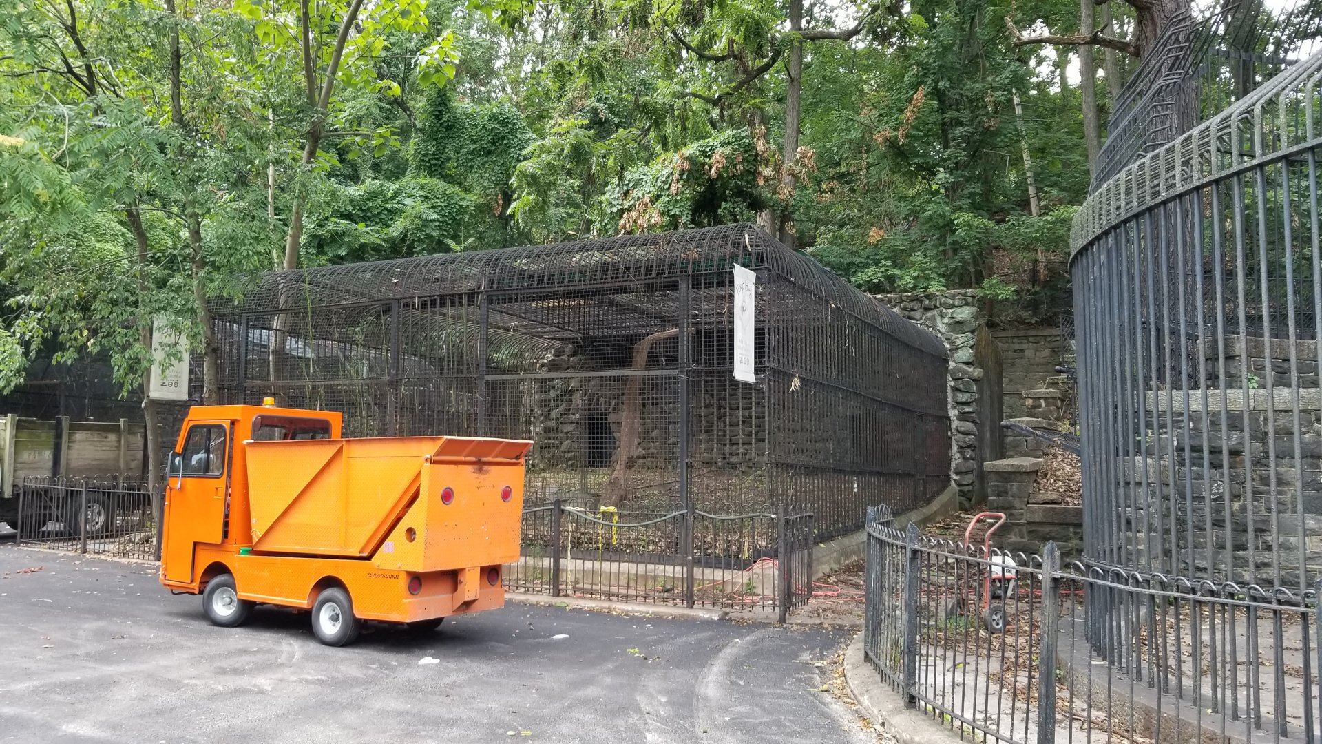 MD Zoo, Main Valley - Original exhibit on right
