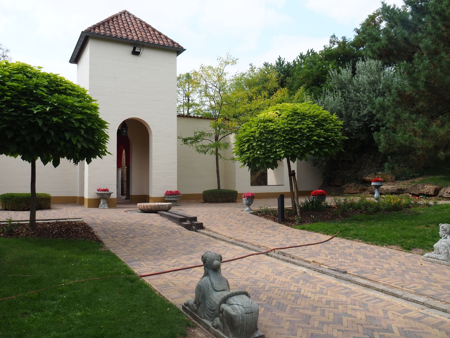 Mediterranean style building (Aug 28th, 2018)