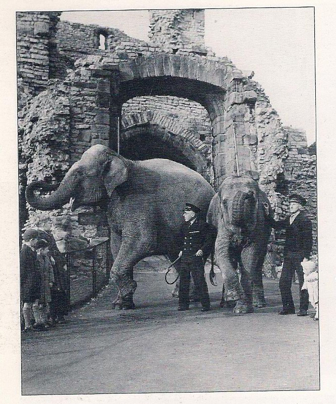 MEENA AND RANEE 1950