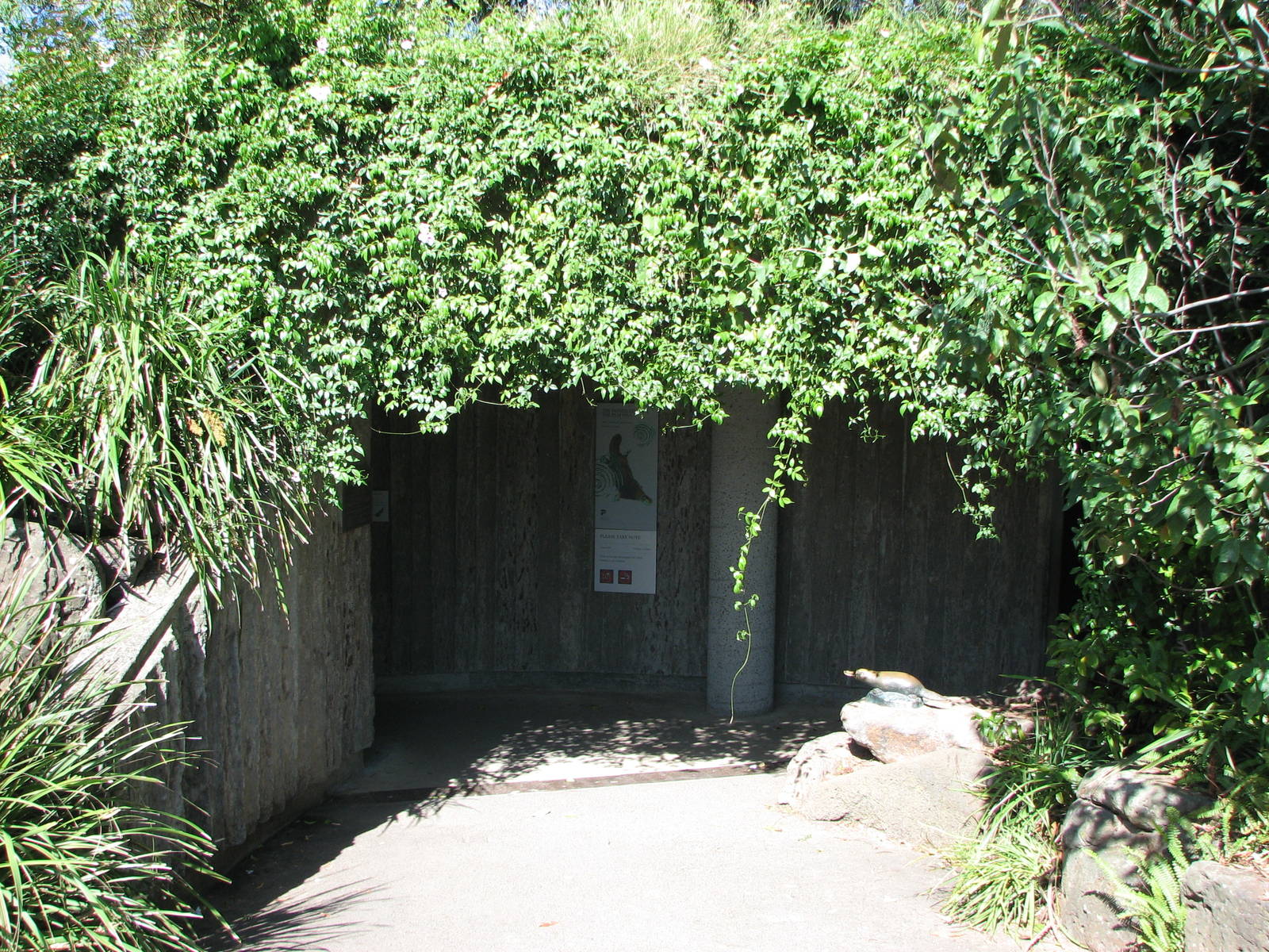 Melbourne Zoo 2008 - Entrance to the Platypus House