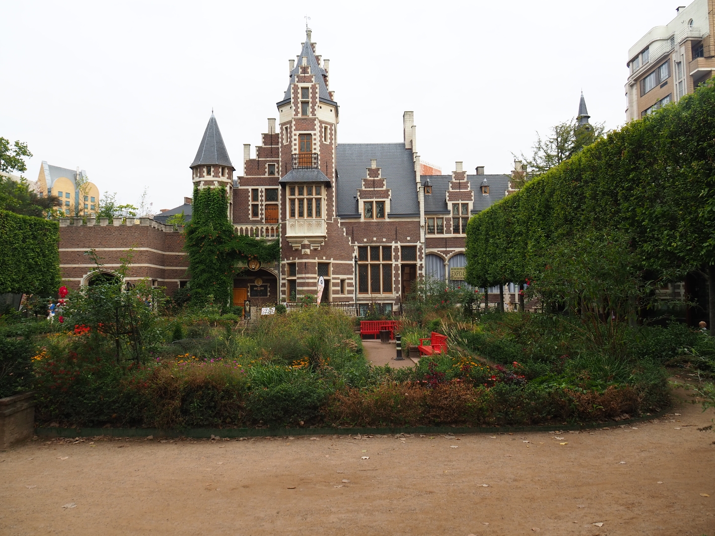 'Melkerij' building and Flemish Garden