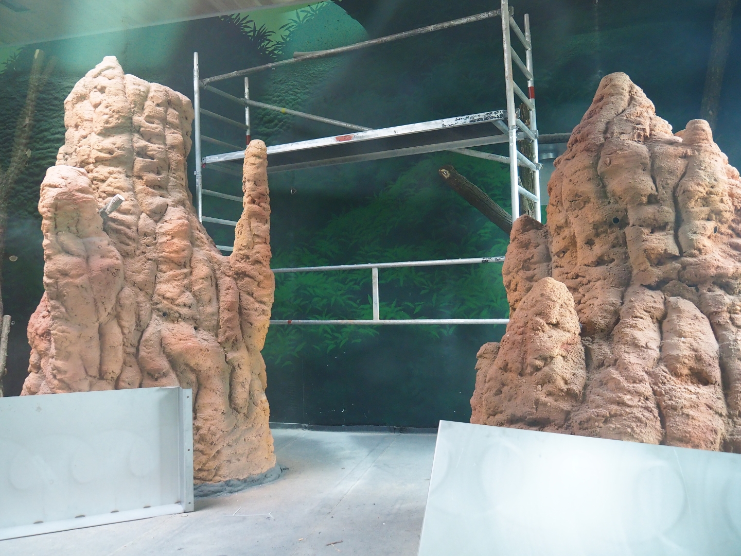 Members' preview of the new bonobo house - Second indoor exhibit, 2019-06-26