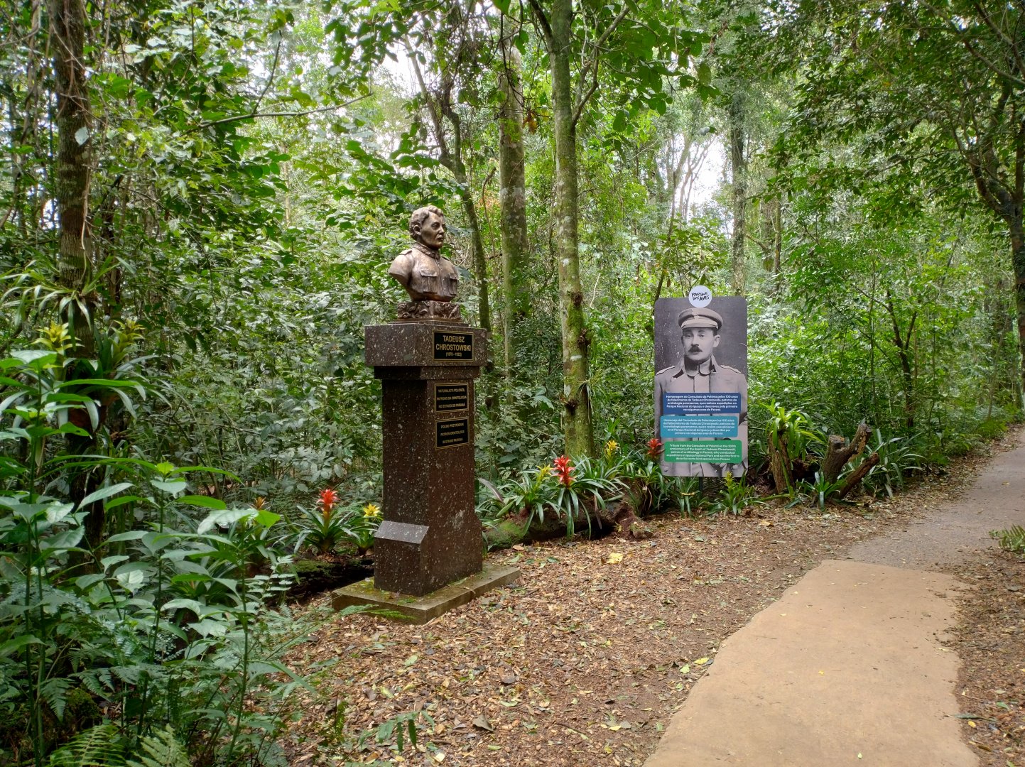 Memorial for Tadeusz Crostowski - Parque das Aves